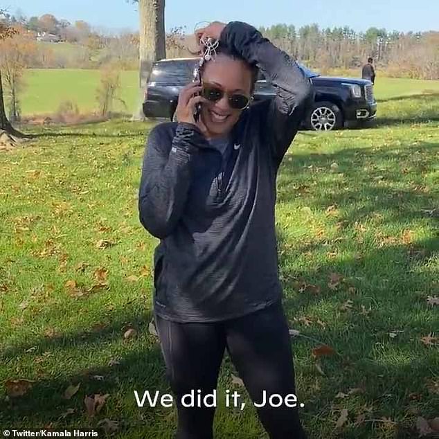Harris zadzwonił do swojego towarzysza biegowego Joe Biden w listopadzie 2020 roku, aby pogratulować mu zwycięstwa w wyborach, mówiąc: „Udało nam się, Joe”.