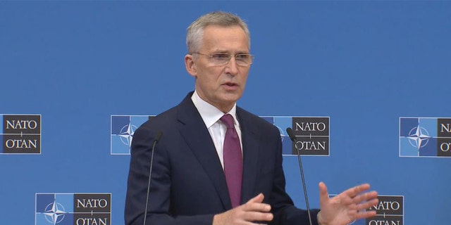 Minister NATO Jens Stoltenberg otrzymał pytania dziennikarzy w piątek, 4 marca 2022 r.