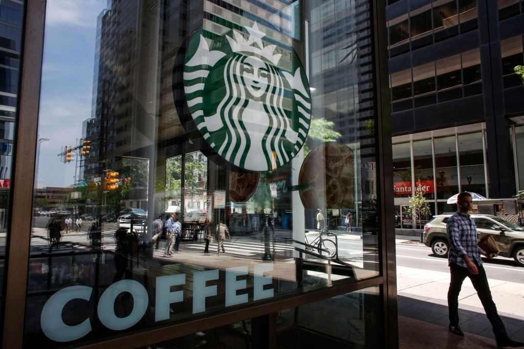 Jak dotąd pracownicy 16 lokalizacji Starbucks w USA głosowali za utworzeniem związków.