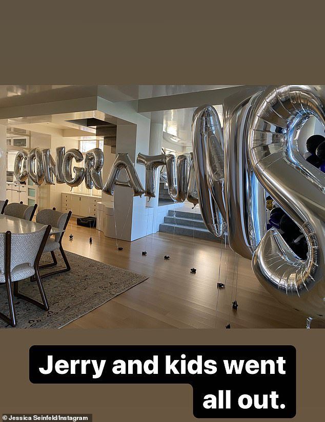 Z tej okazji: Seinfeld wcześniej udostępniła ujęcie dużego balonu ustawionego w jej domu na potrzeby swojej historii na Instagramie