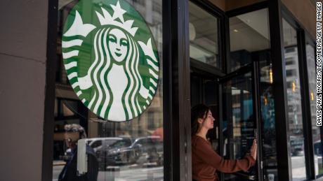 Sklepy Starbucks w całym kraju głosują za wstąpieniem do związków. 