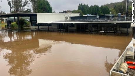 Darren Osmotherly”  s Paradise Café w Lower Portland w Nowej Południowej Walii została zalana cztery razy w ciągu 18 miesięcy.