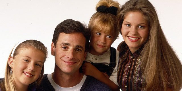 Jodie Sweetin zagrała jako średnia córka Stephanie Tanner w ukochanym rodzinnym sitcomie "Pełen dom."