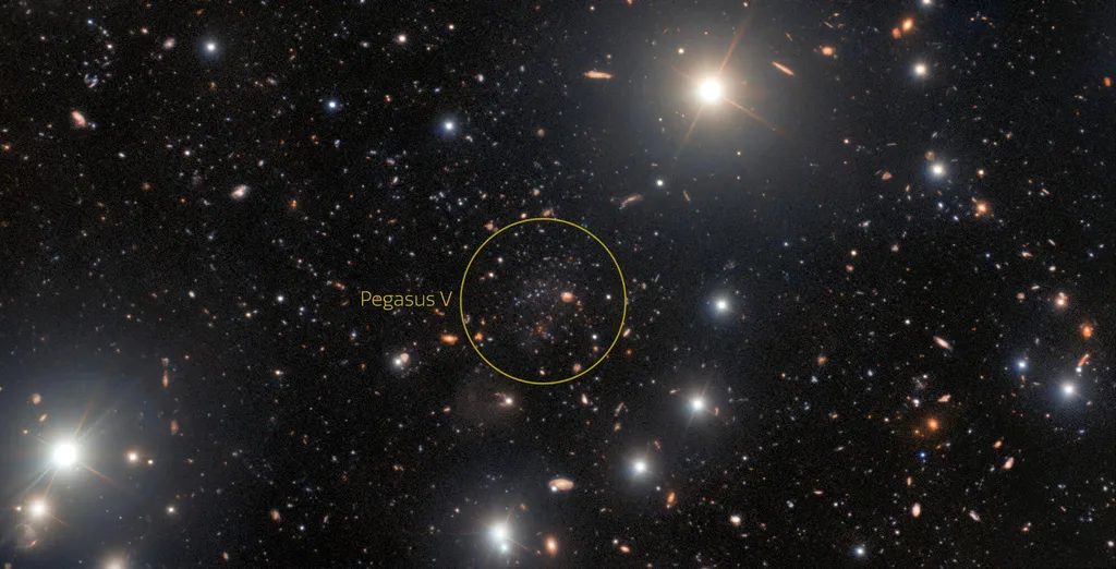 مجرة القزم الخافت للغاية Pegasus V[1]Oczy astronoma amatora doprowadziły do ​​odkrycia bardzo słabej, niezwykłej galaktyki karłowatej na obrzeżach Galaktyki Andromedy.  Źródło: Gemini International Observatory/NOIRLab/NSF/AURA, Podziękowanie: Przetwarzanie obrazu: TA Rector (University of Alaska Anchorage/NOIRLab NSF), M. Zamani (NOIRLab NSF) i D. de Martin (NOIRLab NSF)</p></noscript>
<p><span id=