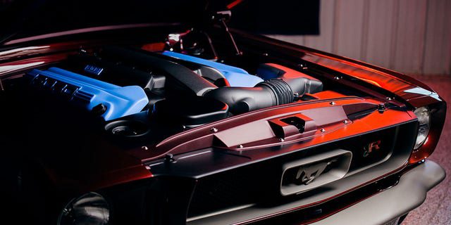 Mustang jest napędzany nowym 5-litrowym silnikiem V8.