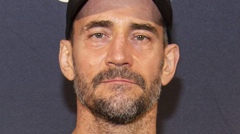 CM Punk pozuje do zdjęcia