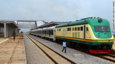 & # 39;  „Gunshots Everywhere”: Ocalały z zasadzki na pociąg ustawiony przez uzbrojony gang w Nigerii ujawnia wstrząsające szczegóły