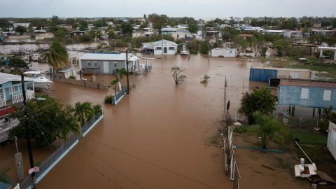 Woda zalała ulice na plaży Salinas po tym, jak huragan Fiona przeszedł przez Salinas w Portoryko w poniedziałek 19 września. 