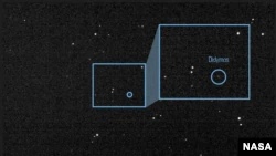 To zdjęcie pokazuje światło z orbity asteroidy Didymos i księżyca Demorphos.  Jest to połączenie 243 zdjęć wykonanych przez kamerę Didimos Reconnaissance Camera i Asteroid Camera for Optical Navigation (Draco) 27 lipca 2022 r. (Źródła zdjęcia: NASA JPL DART Navigation Team)