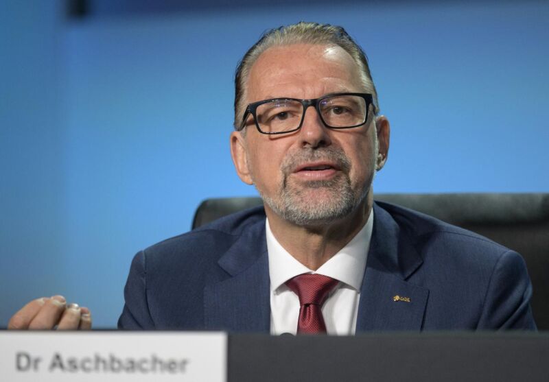 Josef Asbacher był dyrektorem generalnym Europejskiej Agencji Kosmicznej przez niecały rok, kiedy Rosja najechała Ukrainę.