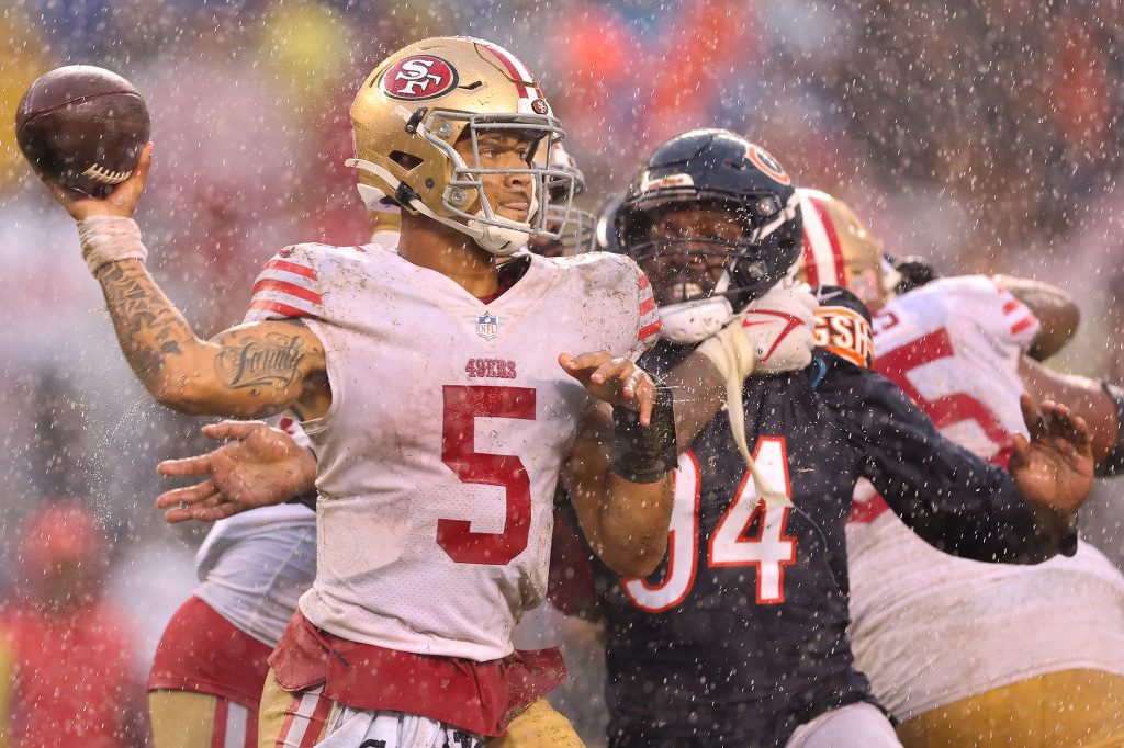 Tre Lance jest pod presją, gdy 49ers przegrywają z Bears.