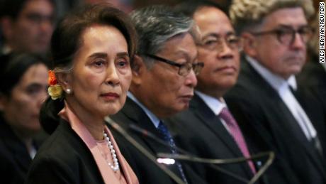 Aung San Suu Kyi: Były przywódca Birmy skazany na trzy lata więzienia za ciężką pracę
