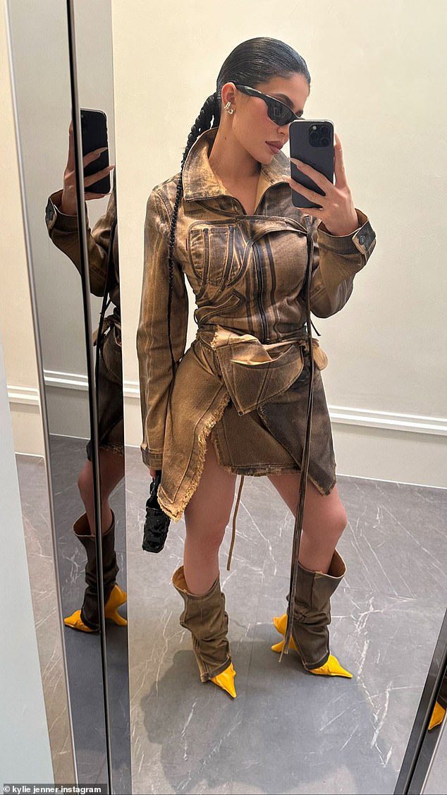 Przyciągające wzrok: Kylie udostępniła swoje lustrzane selfie na Instagramie