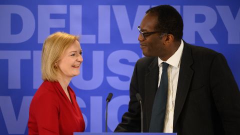 Liz Truss i minister finansów Kwasi Quarting stanęli przed tygodniami presji po minibudżecie.