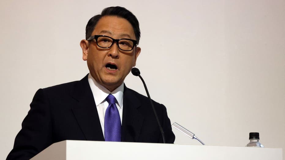 Prezes Toyoty Akio Toyoda wygłasza przemówienie