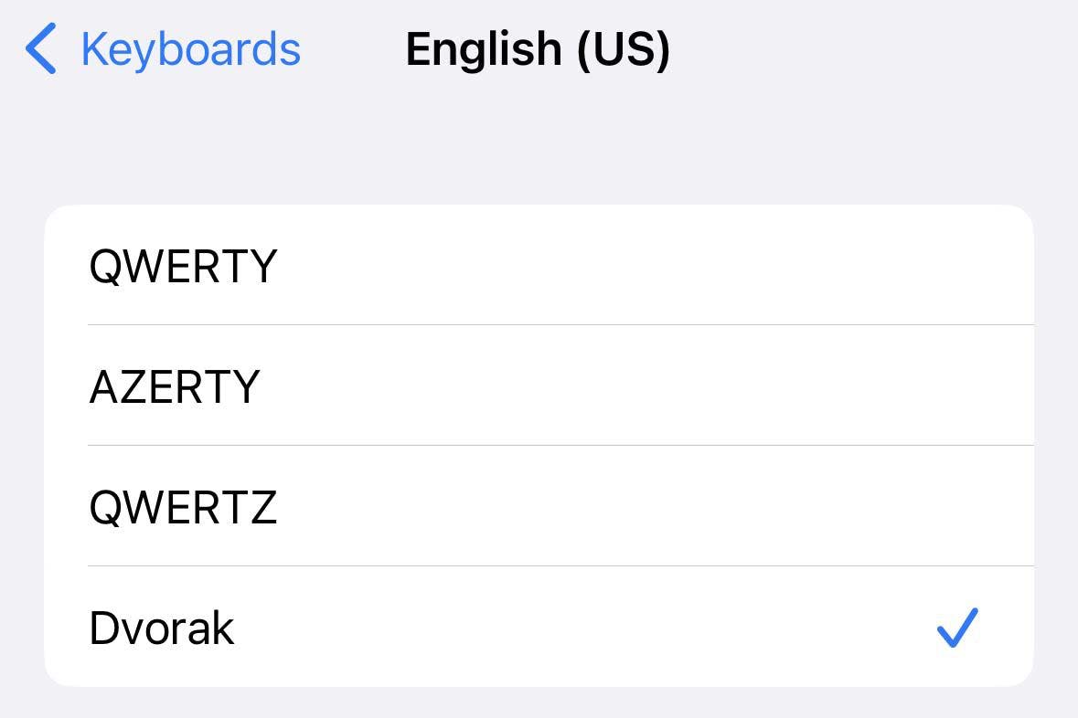 Zrzut ekranu menu ustawień klawiatury iOS 16.