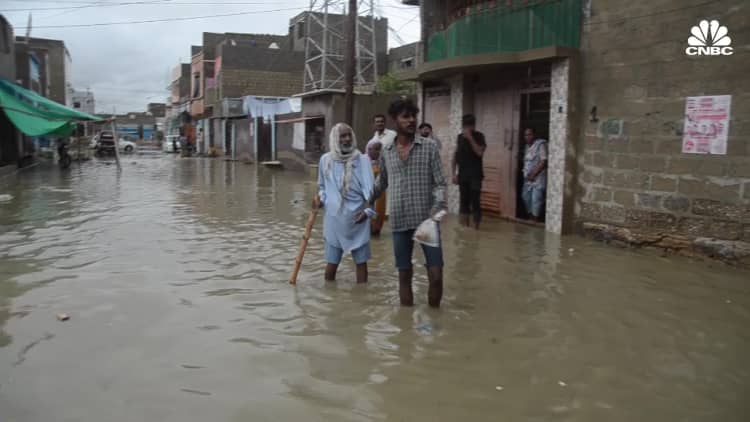 Pakistan walczy w obliczu historycznych powodzi