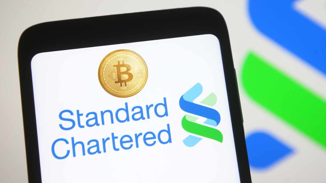 Standard Chartered Bank: Bitcoin może spaść do 5000 USD w przyszłym roku