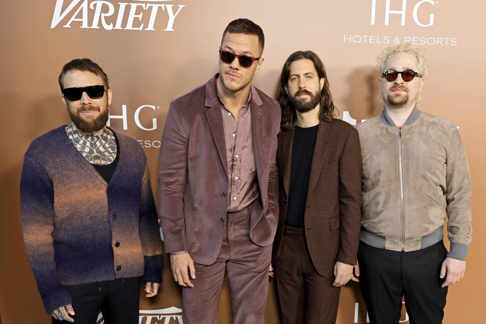 Daniel Platzmann, Dan Reynolds, Daniel Wayne Sermon i Ben McKee z Imagine Dragons na śniadaniu Hitmakers 2022 w City Market Social House, 3 grudnia 2022 r. w Los Angeles, Kalifornia (Zdjęcie: Kevin Winter/Getty Images)