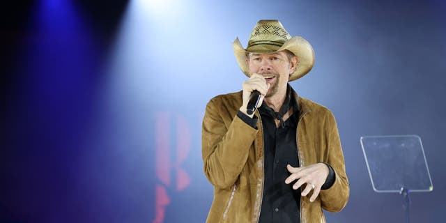 Toby Keith otworzył się na temat swojej walki z rakiem żołądka po raz pierwszy od ujawnienia swojej diagnozy w czerwcu.